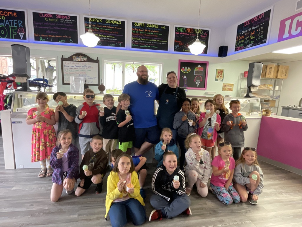 Pentwater's first grade students pose for a picture with the new House of Flavors owners after getting some ice cream.